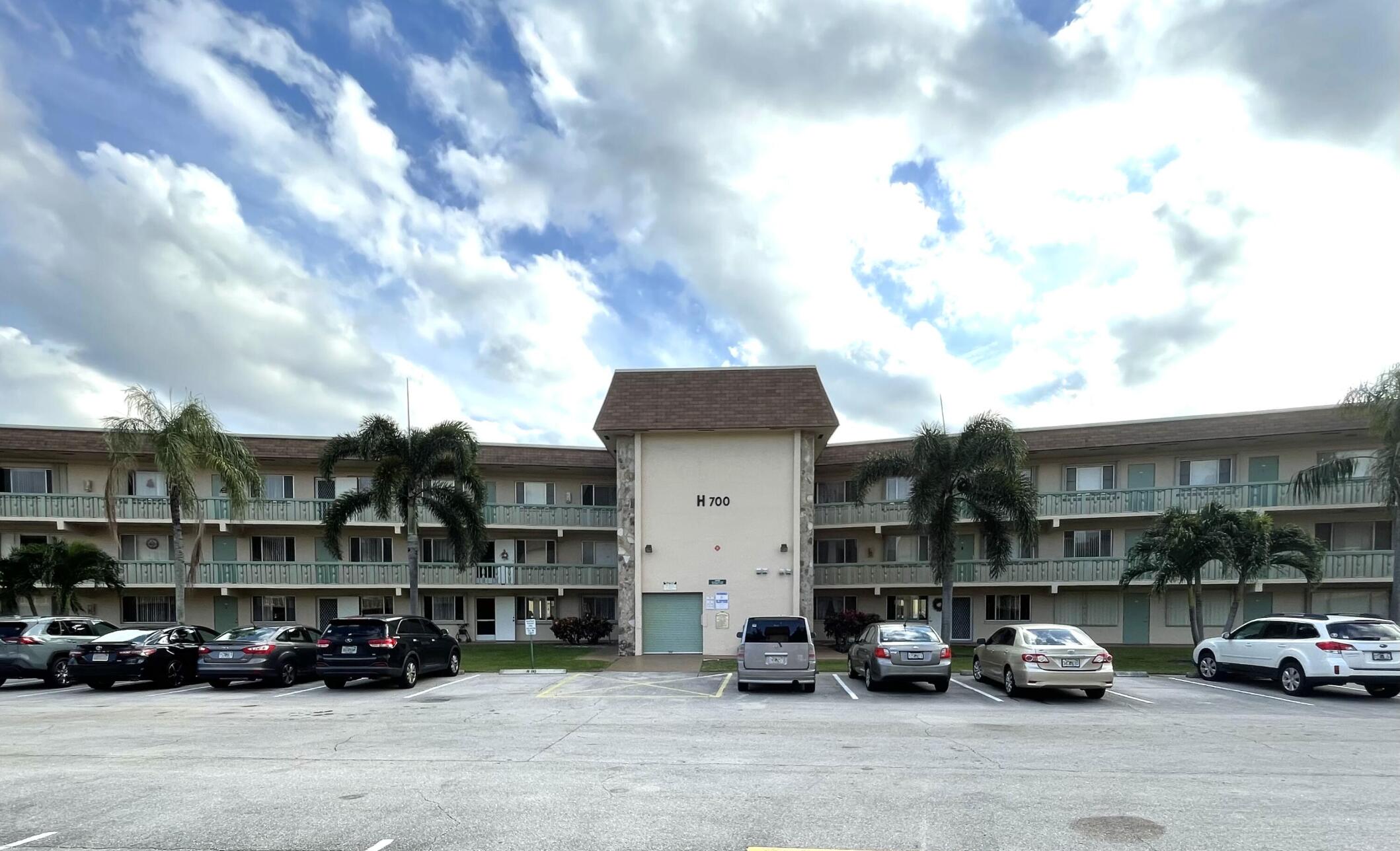700 Village Green Court # 319, Palm Springs FL 33461
