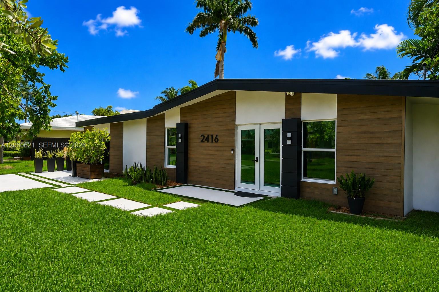 2416 NE 19th Ter, Wilton Manors FL 33305