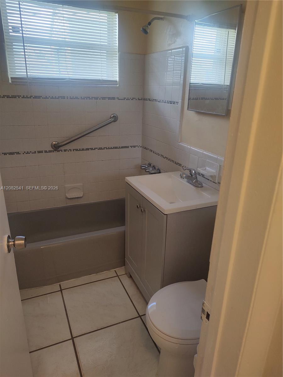 7655 Venetian St # 4 — Photo 3