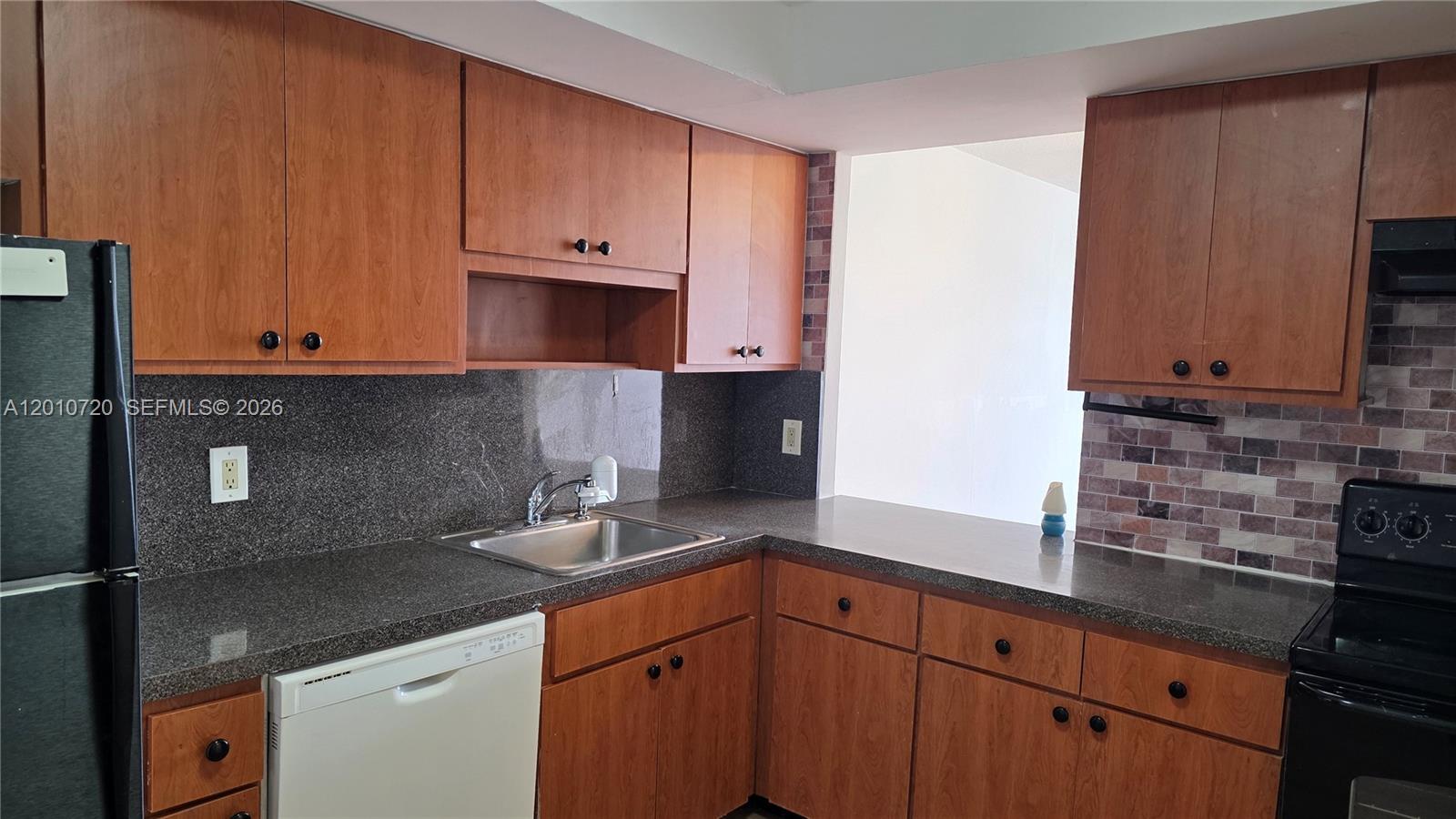 1351 NE Miami Gardens Dr # 413E — Photo 4