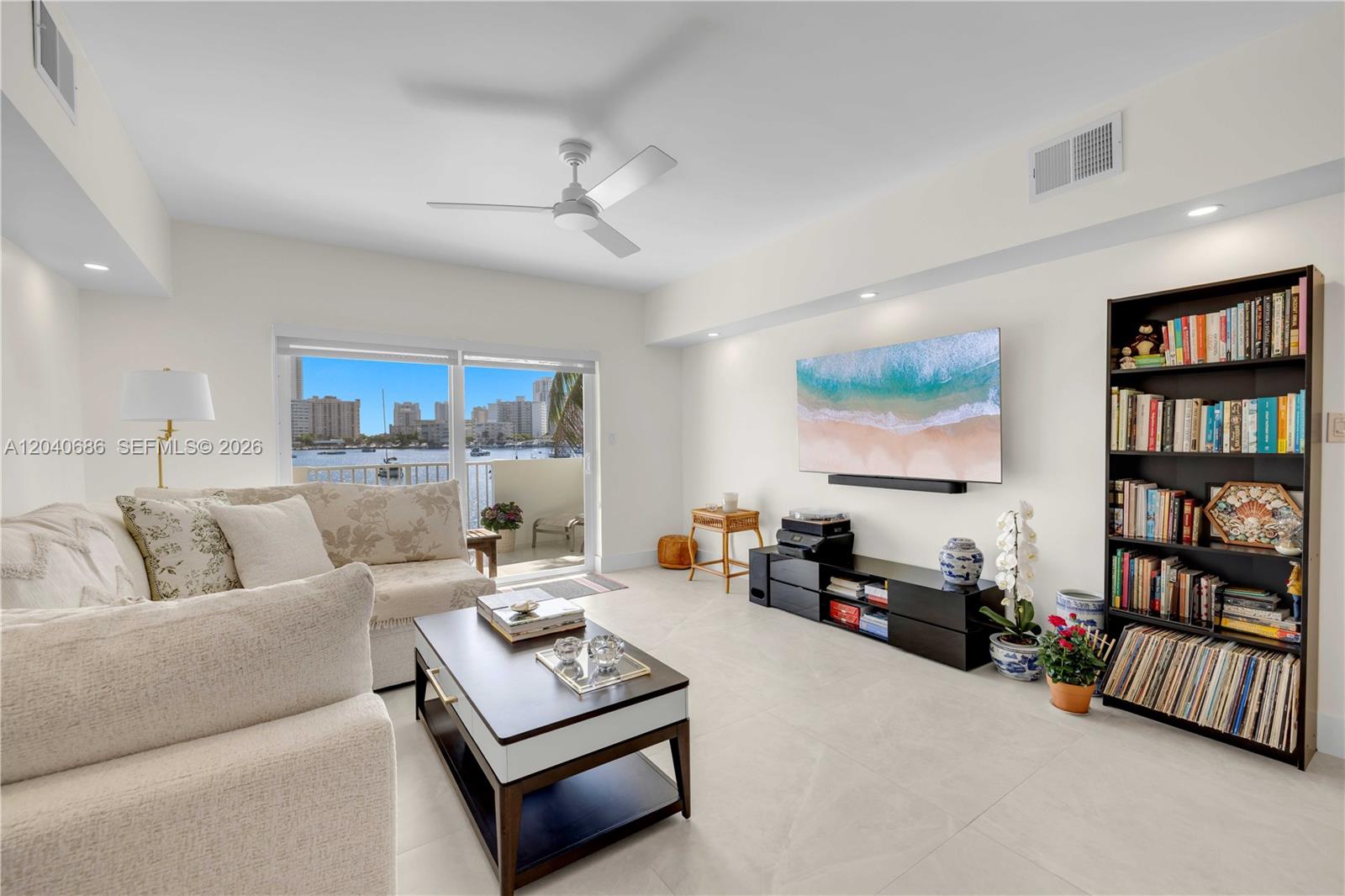 462 Golden Isles Dr # 211 View 4