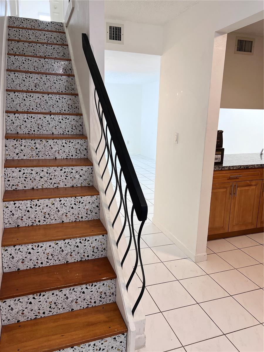 2750 W 76th St # 208, Hialeah FL 33016