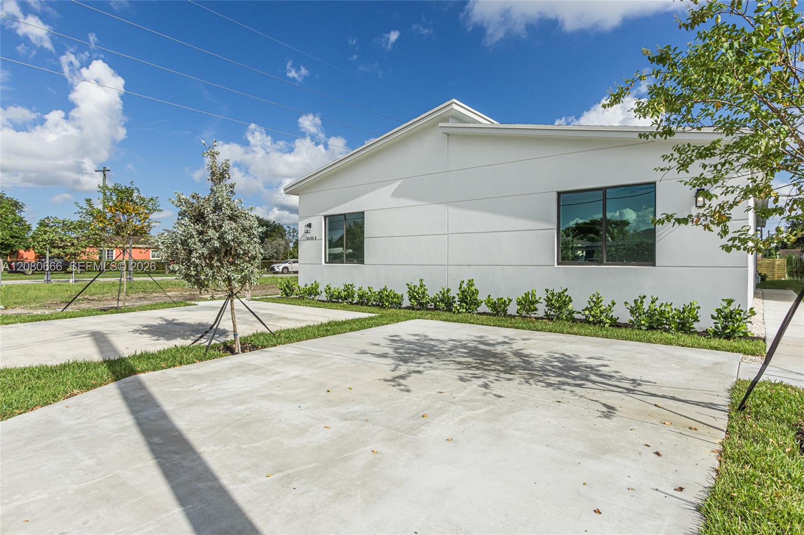 5535 SW 19th St — Photo 3