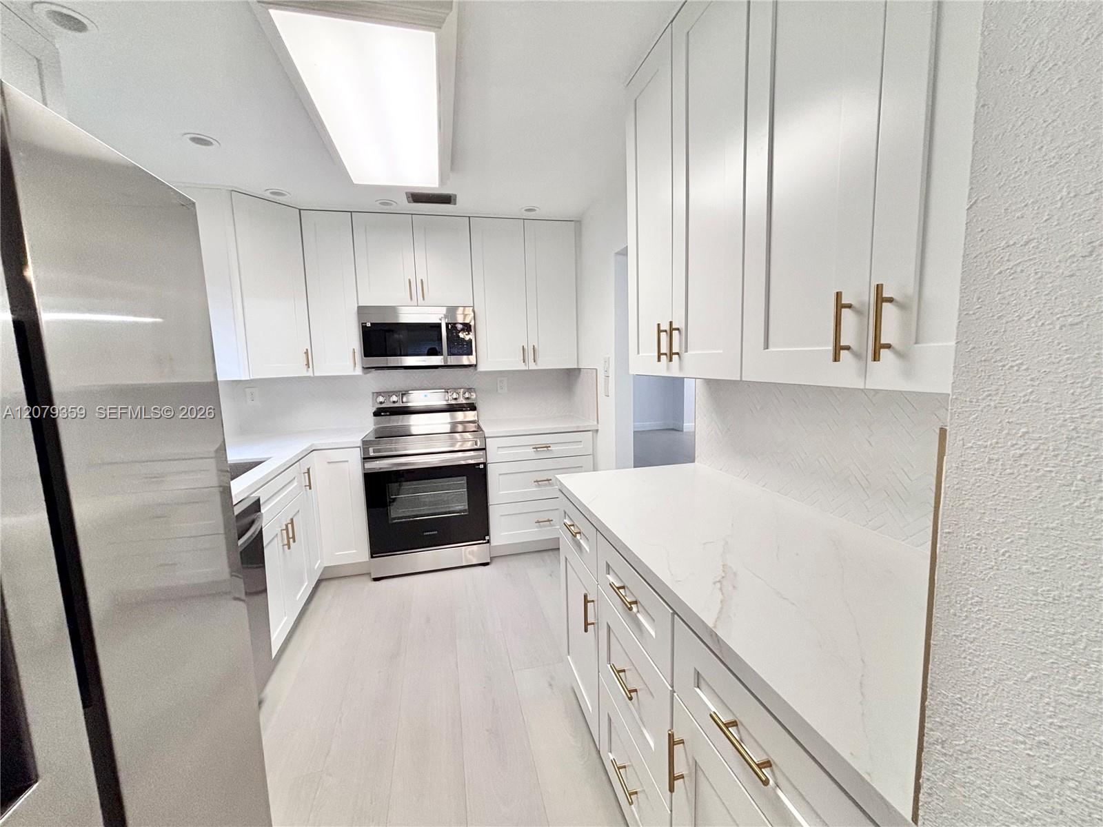 2377 SW 16 Dr — Photo 3
