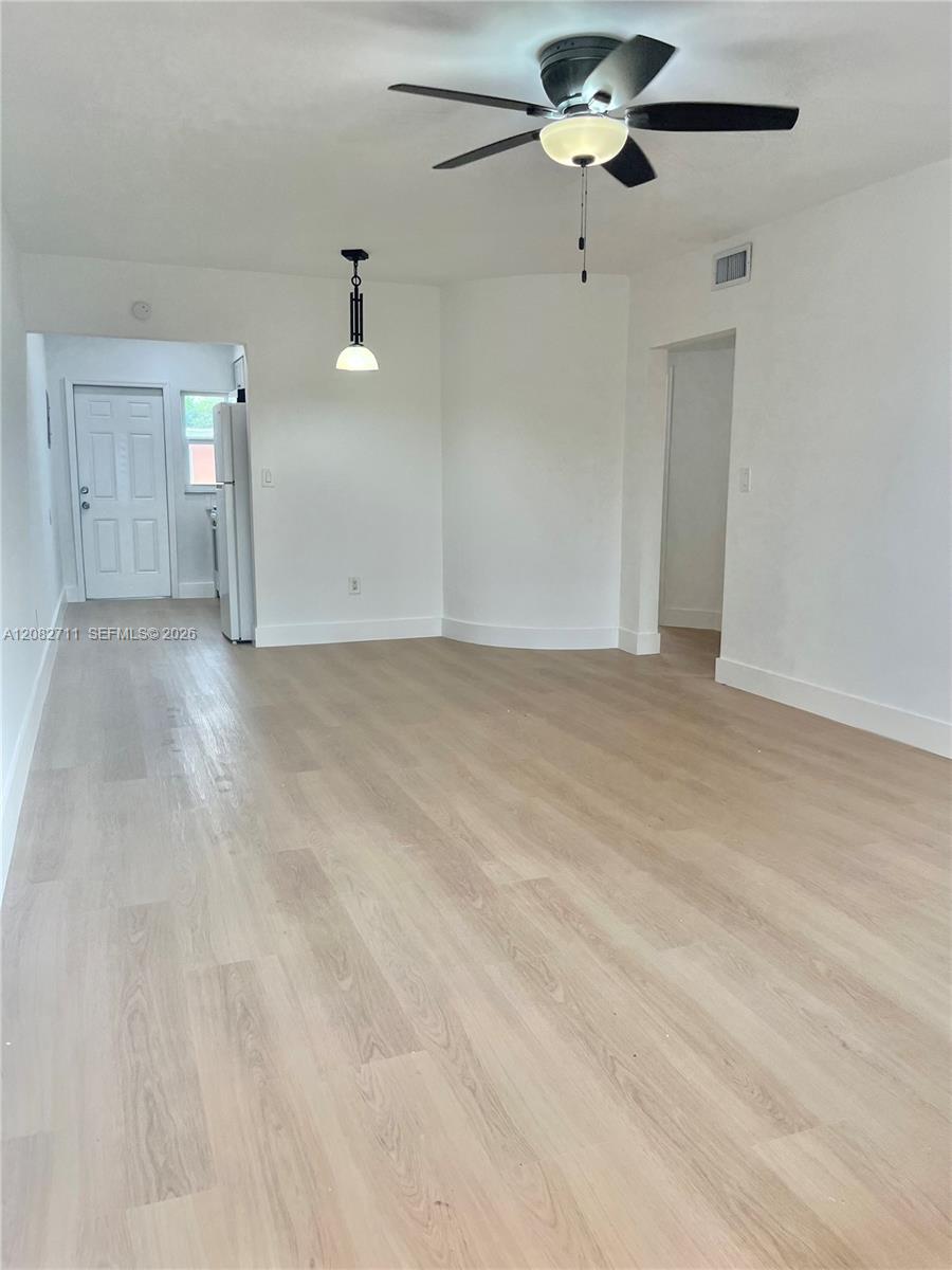 3401 SW 11 St — Photo 2