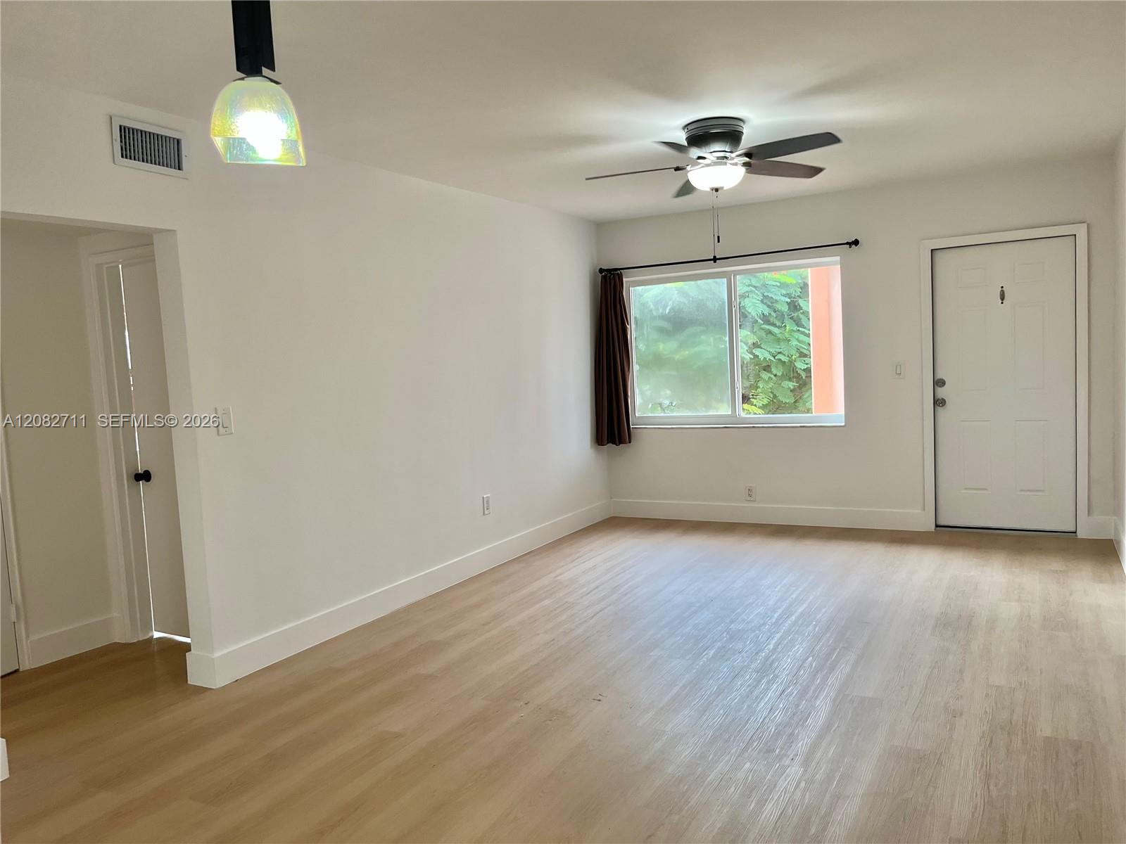3401 SW 11 St — Photo 3