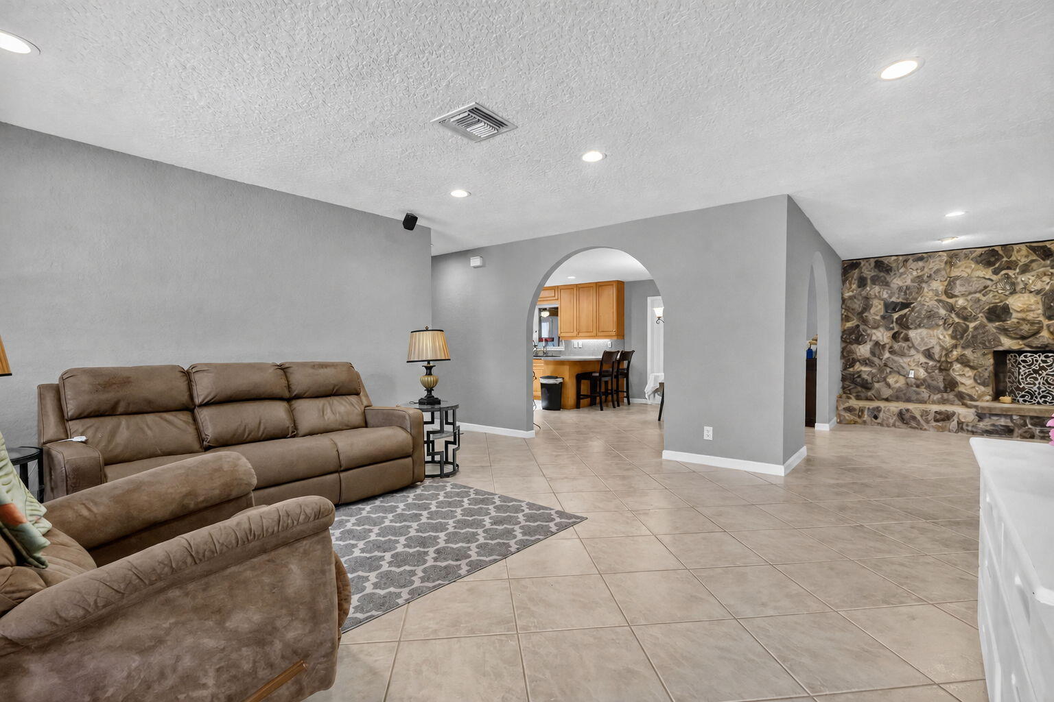 4746 CANAL Drive — Photo 3