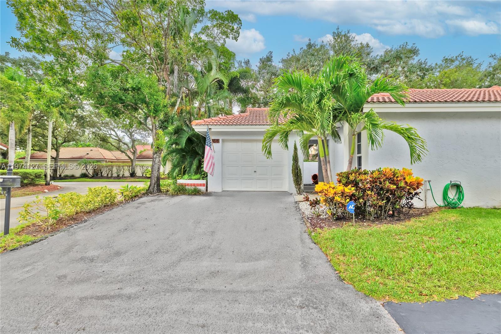 1361 Seagrape Cir, Weston FL 33326