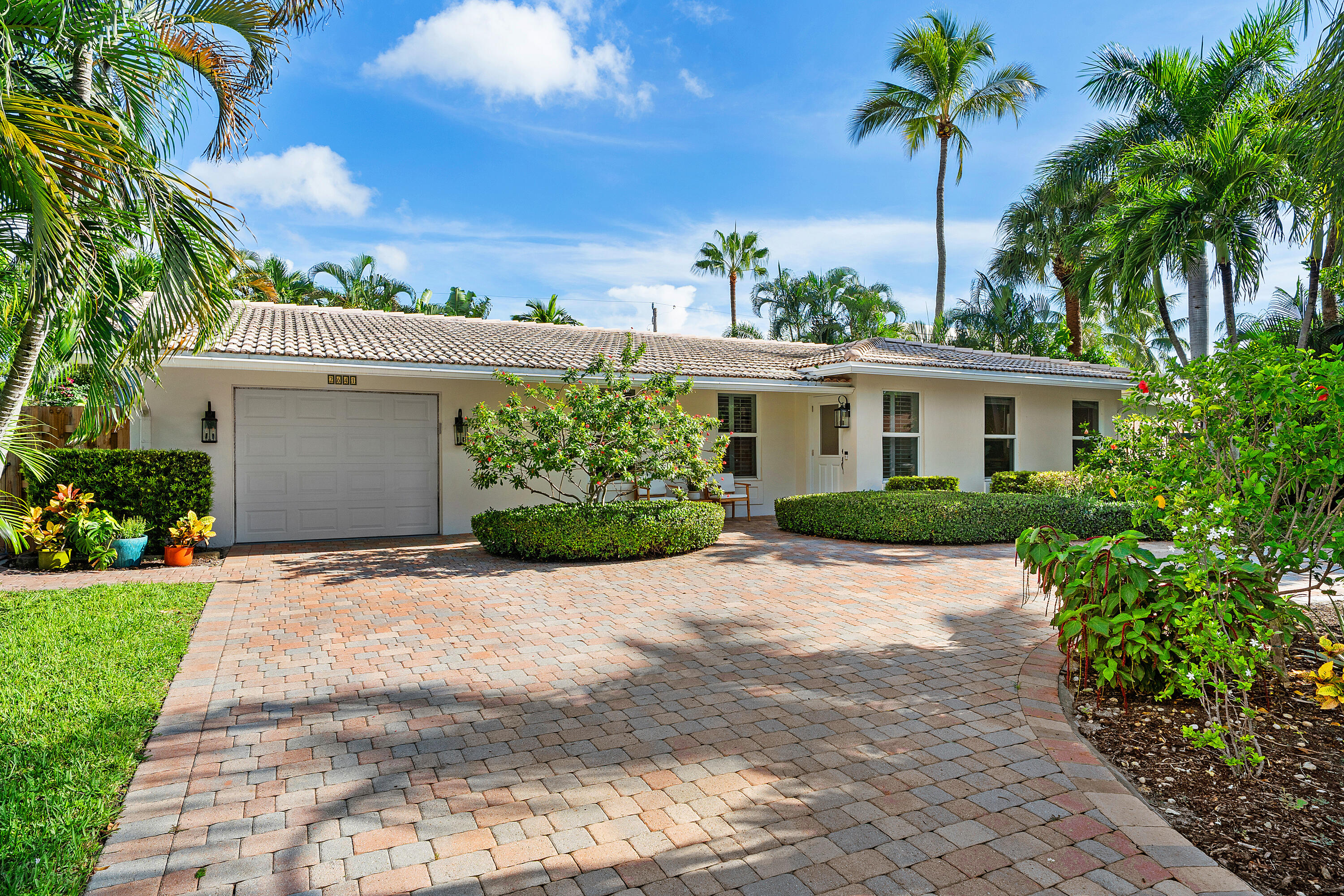 2641 NE 52nd Street, Lighthouse Point FL 33064