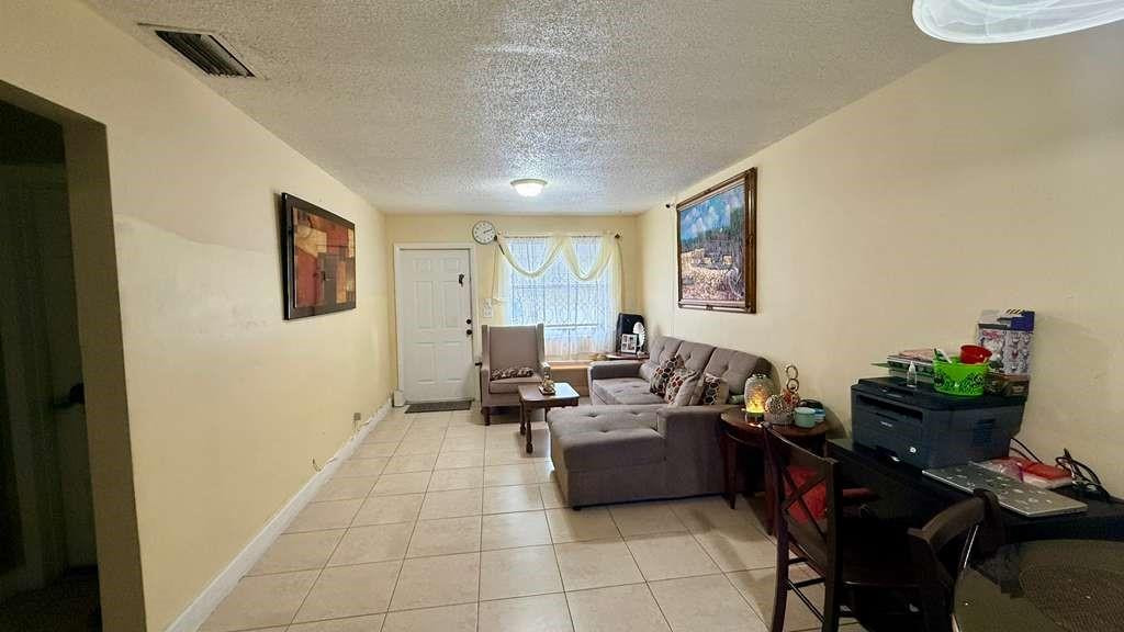 280 NE 40th Court — Photo 5