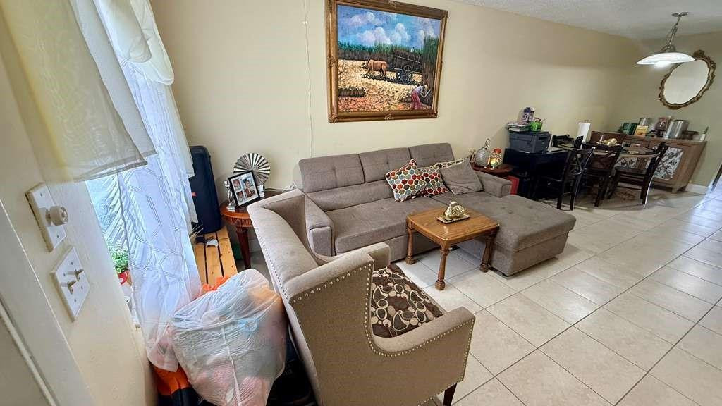 280 NE 40th Court — Photo 4