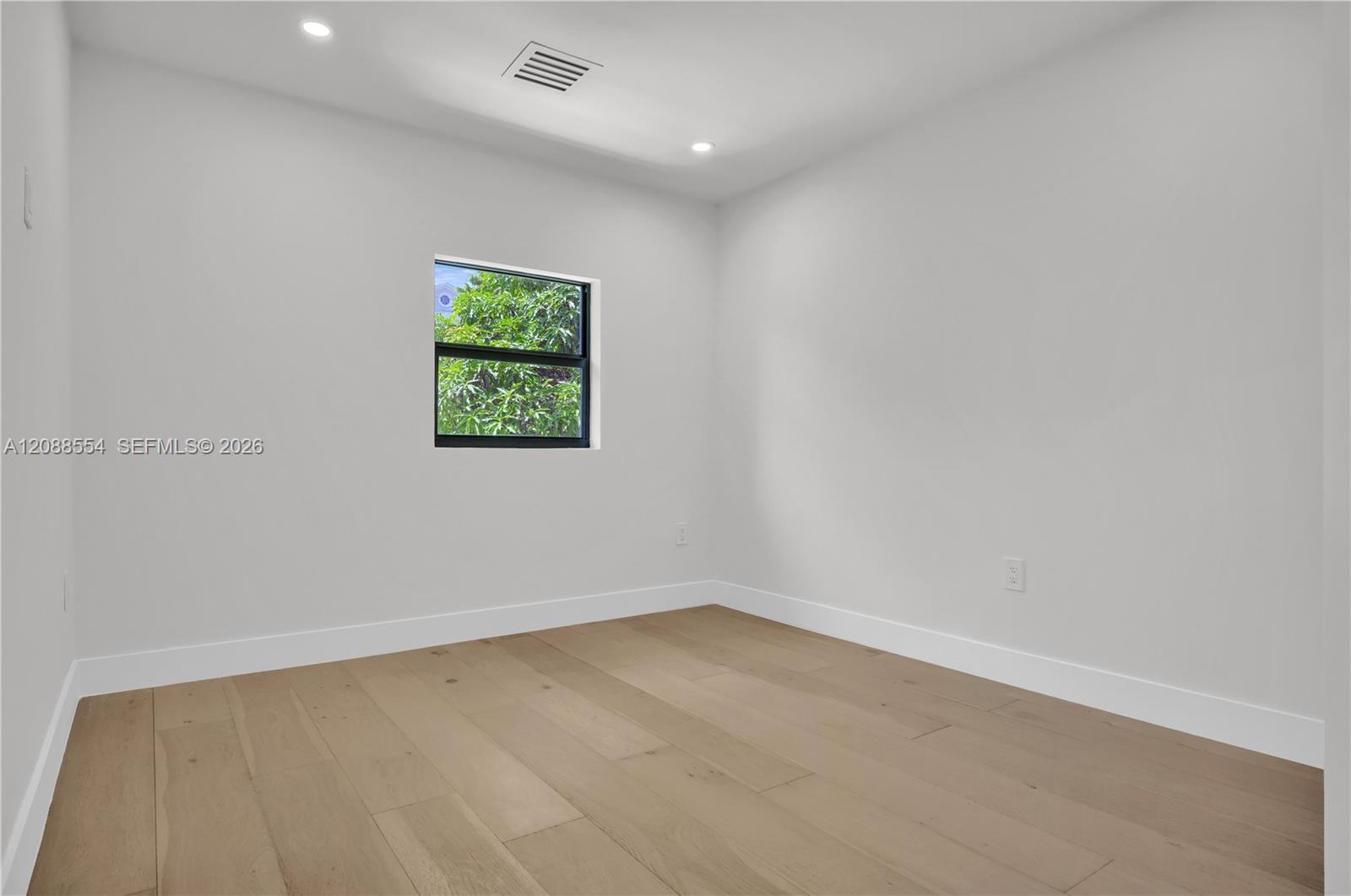 1936 SW 18th St — Photo 5