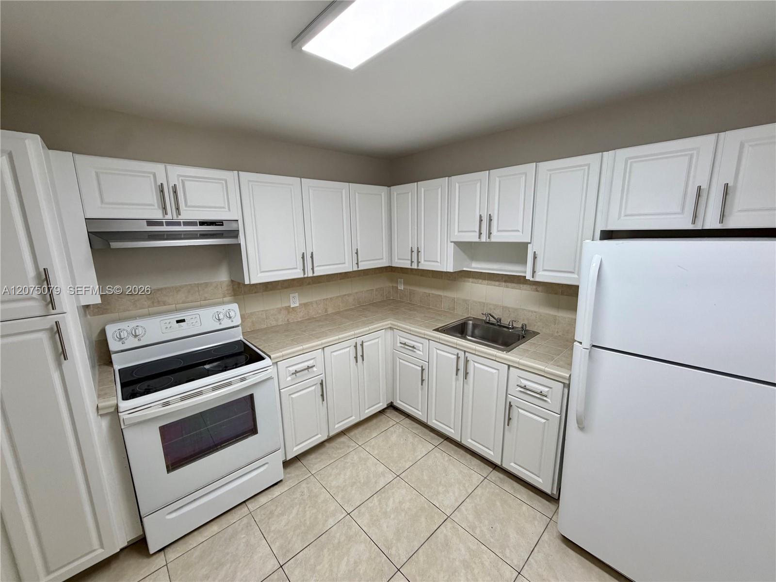 2025 NE 164th St # 608 — Photo 4
