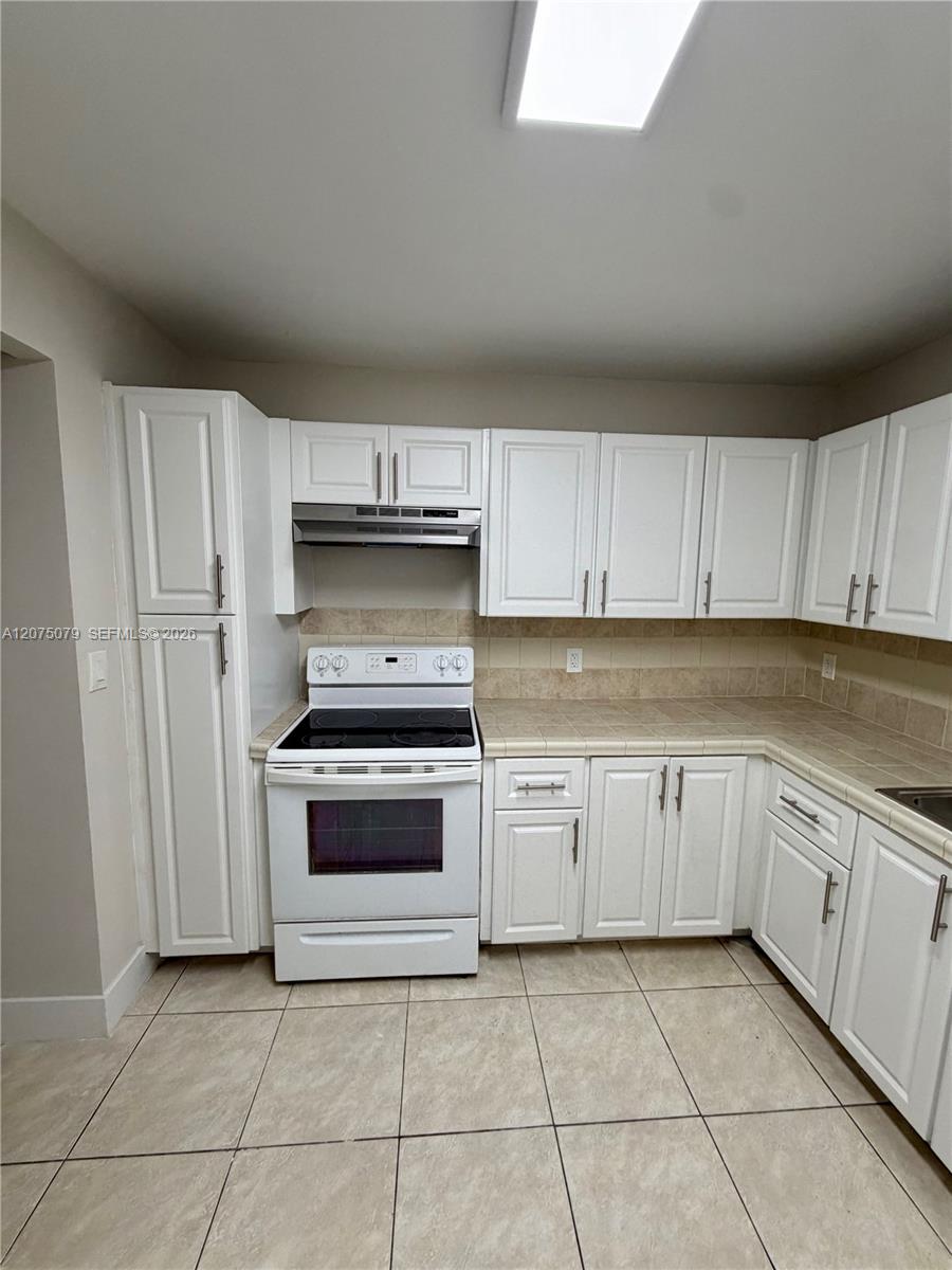 2025 NE 164th St # 608 — Photo 5
