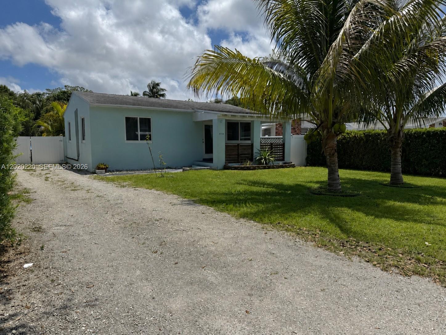 2726 Taylor St — Photo 2