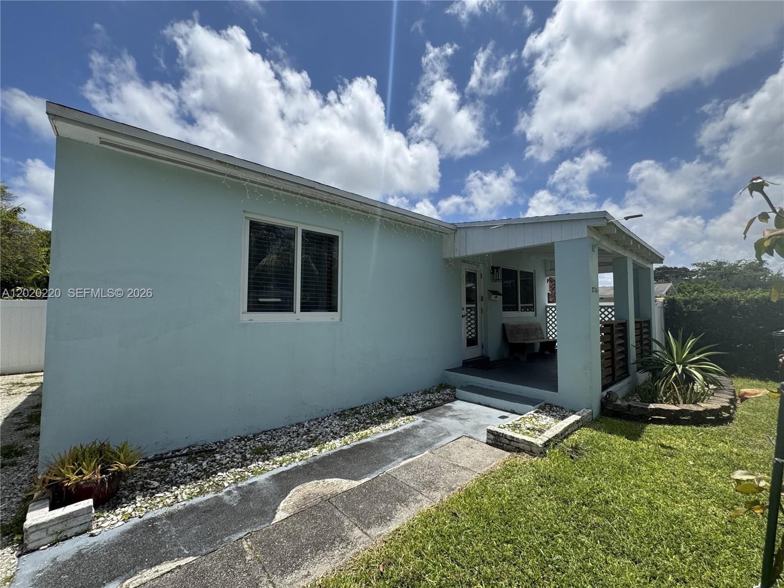 2726 Taylor St — Photo 3