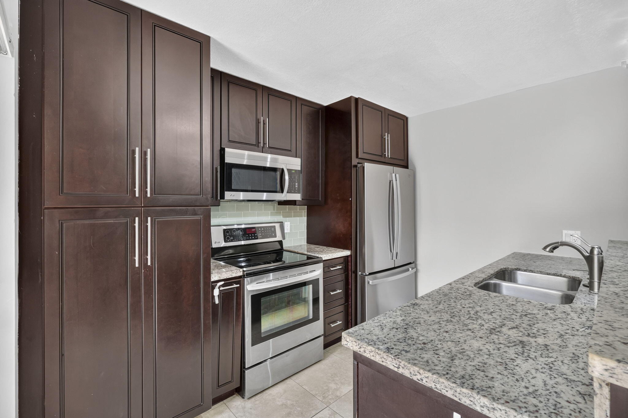 846 BLUE RIDGE Circle — Photo 3