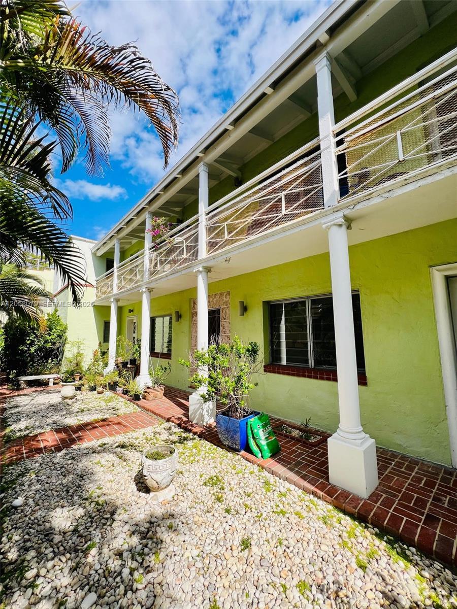 2830 Pine Tree Dr # 1, Miami Beach FL 33139