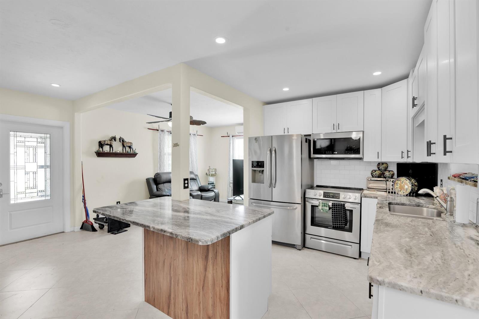 5221 NE 16th Ave Pompano Beach -14