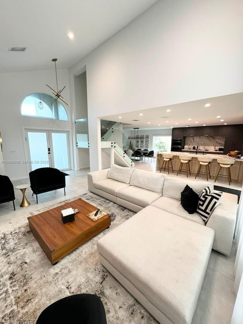 4827 SW 34th Ave — Photo 3