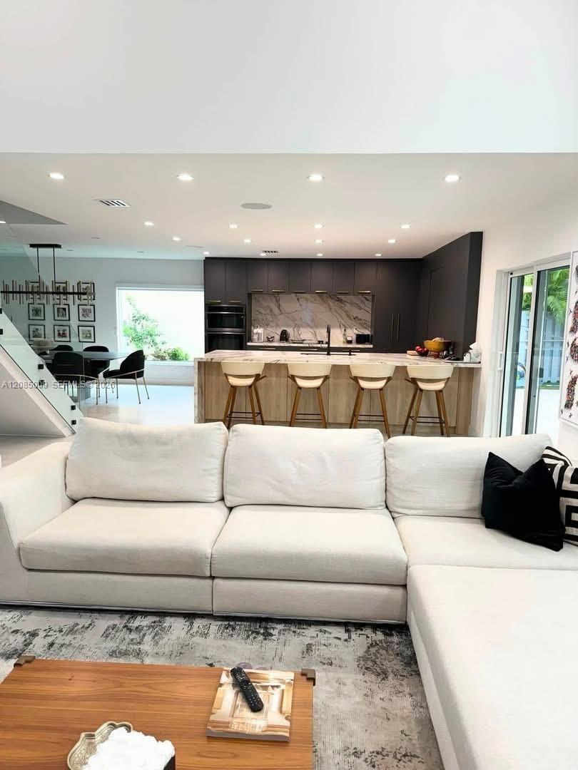 4827 SW 34th Ave — Photo 5