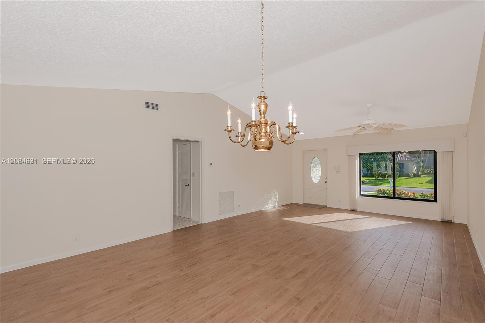 7905 Cloverfield — Photo 3