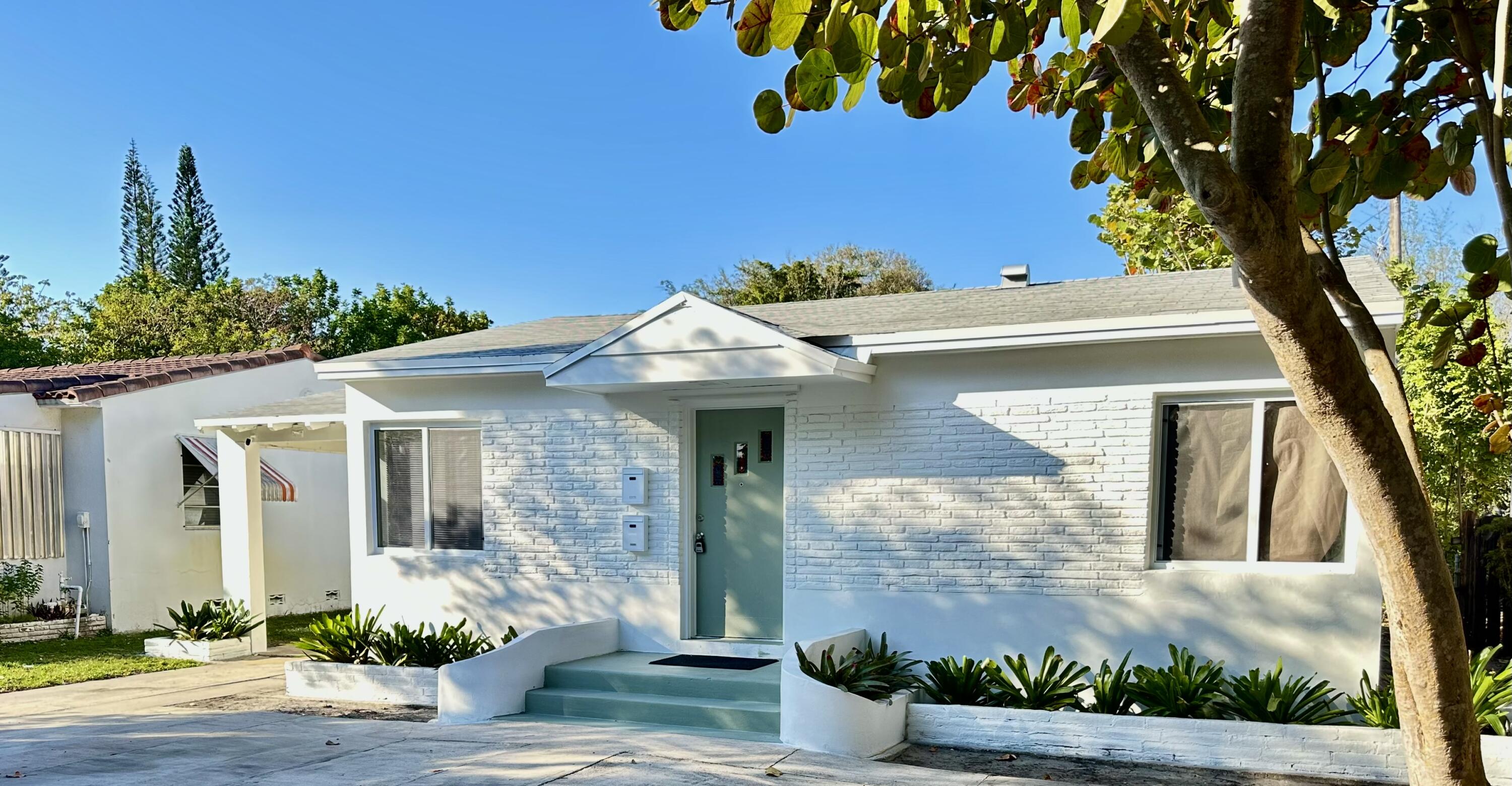 2425 Pierce Street, Hollywood FL 33020