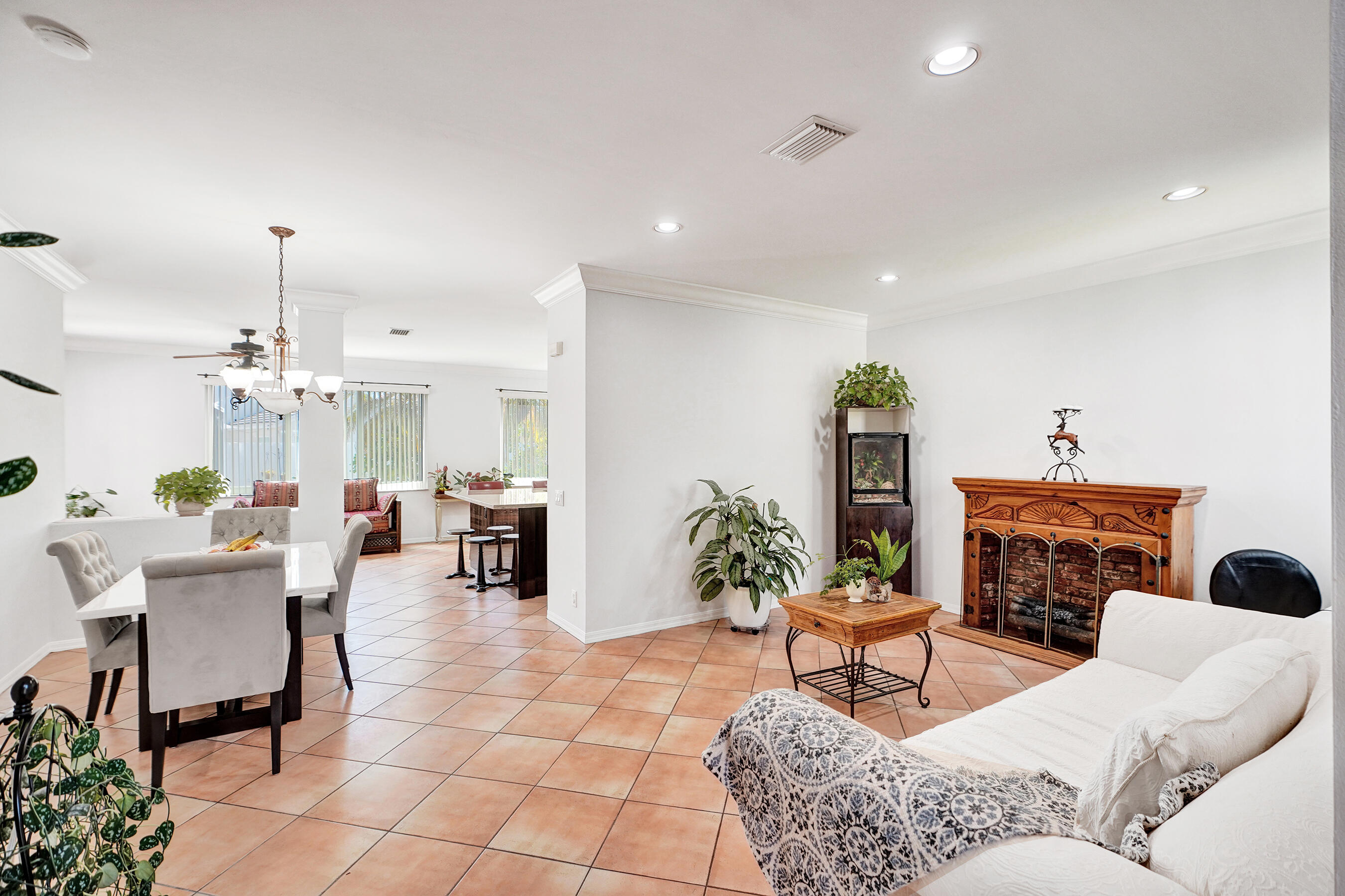 873 Stanton Drive — Photo 5