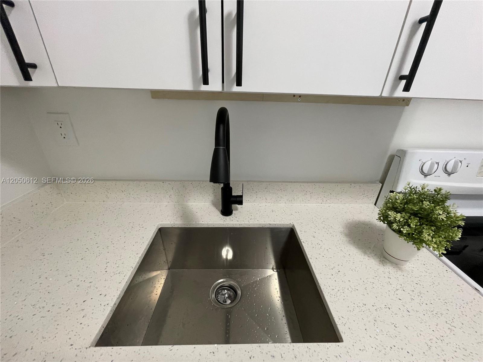 142 SW 18th Ave # 19 — Photo 3