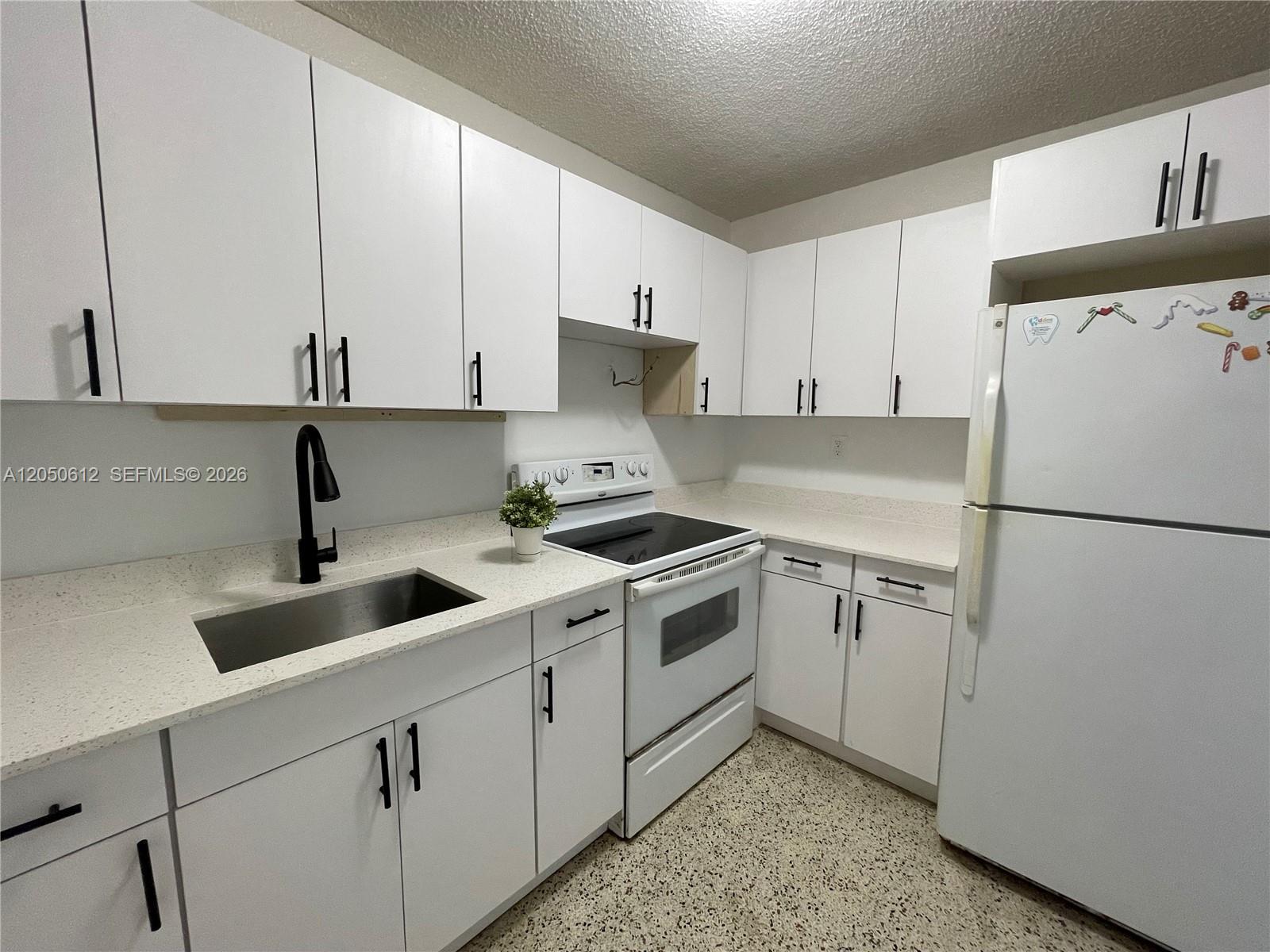 142 SW 18th Ave # 19 — Photo 4