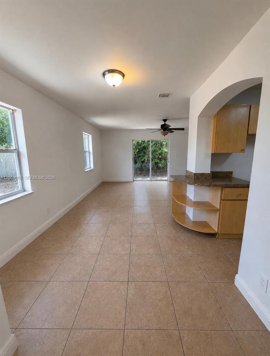 5202 NE 14th Ter — Photo 4