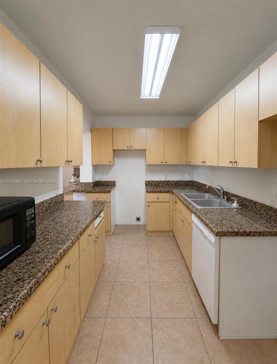 5202 NE 14th Ter — Photo 5
