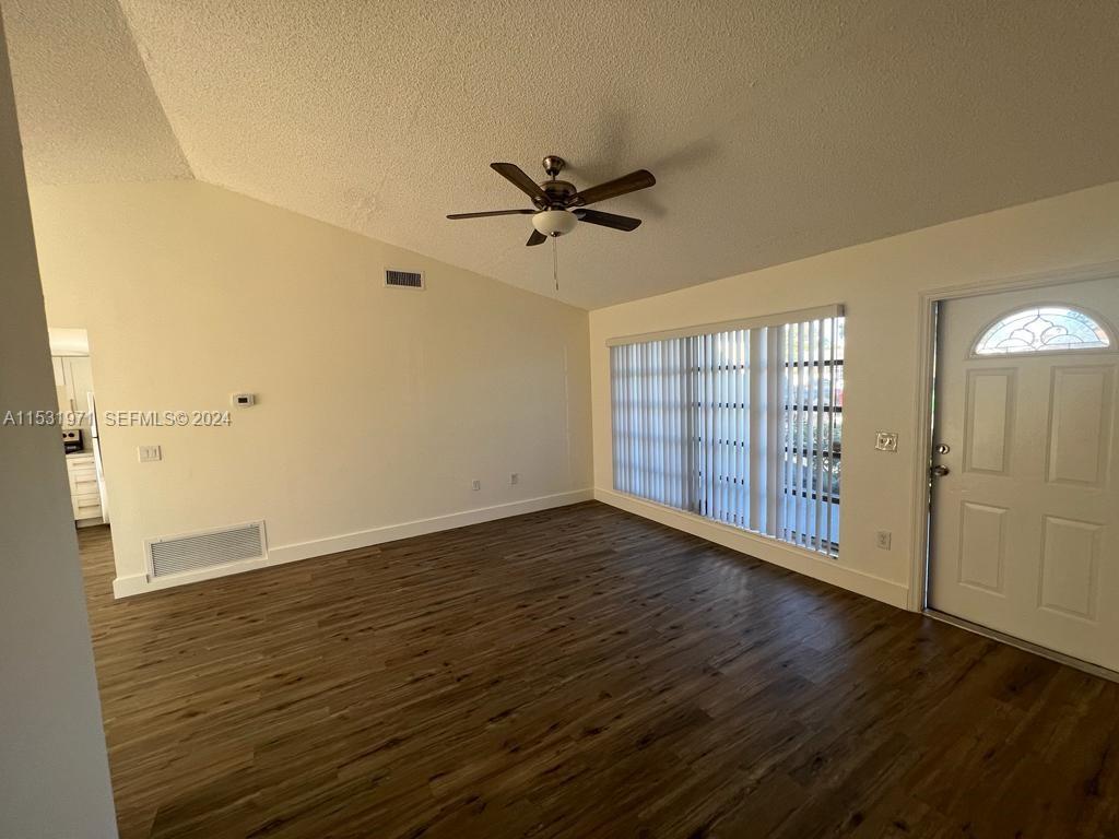 11520 NW 31st Pl — Photo 4