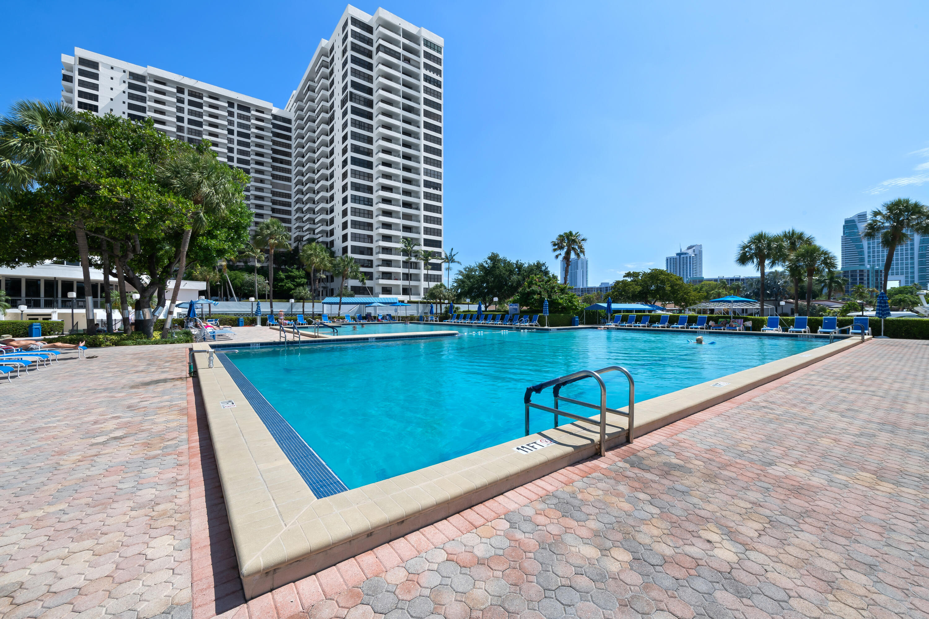 2500 Parkview Drive # 615, Hallandale Beach FL 33009