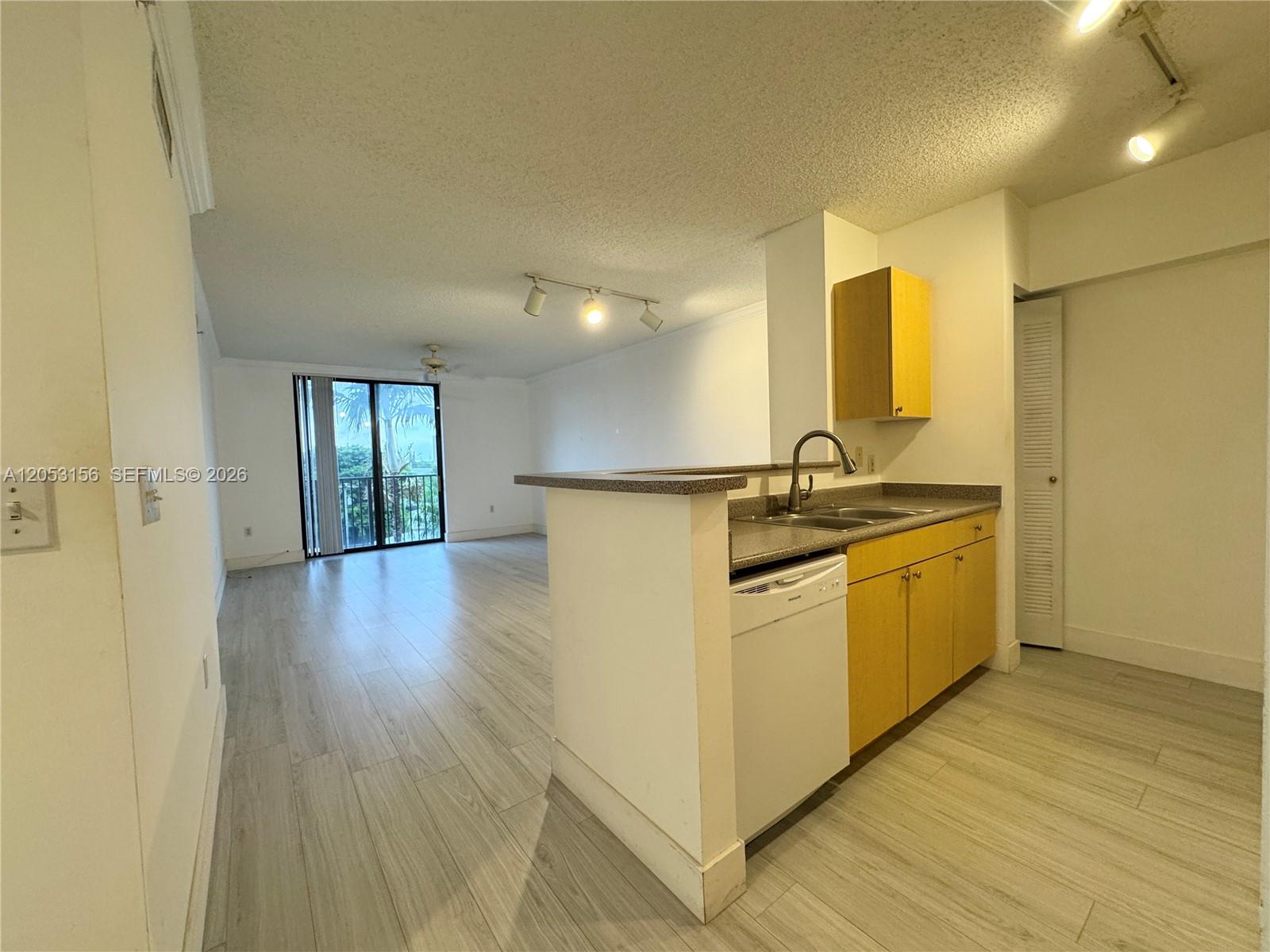 1919 Van Buren St # 506A — Photo 2