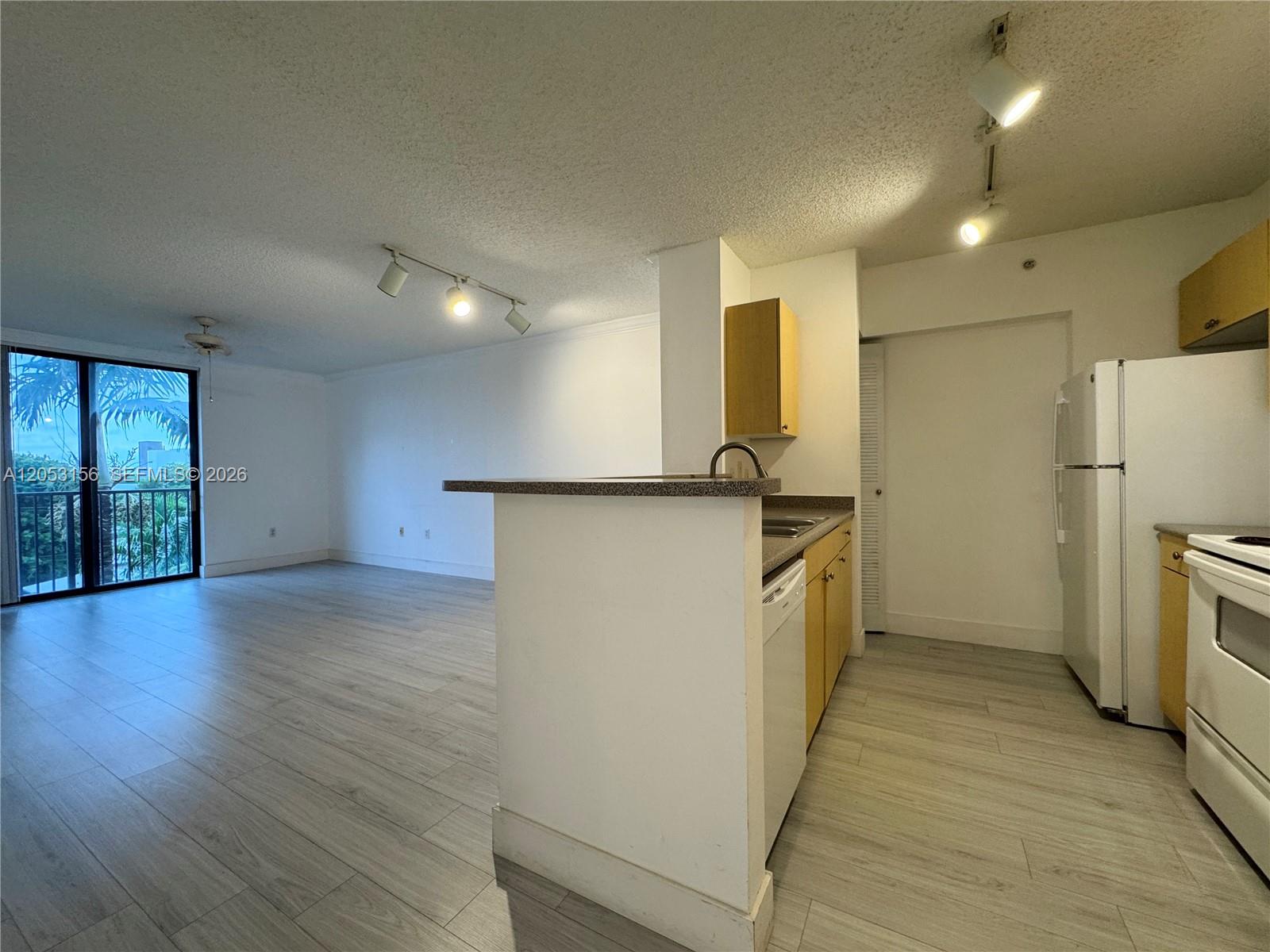 1919 Van Buren St # 506A — Photo 4