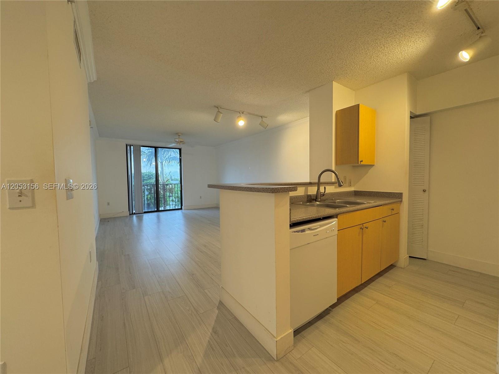 1919 Van Buren St # 506A — Photo 5