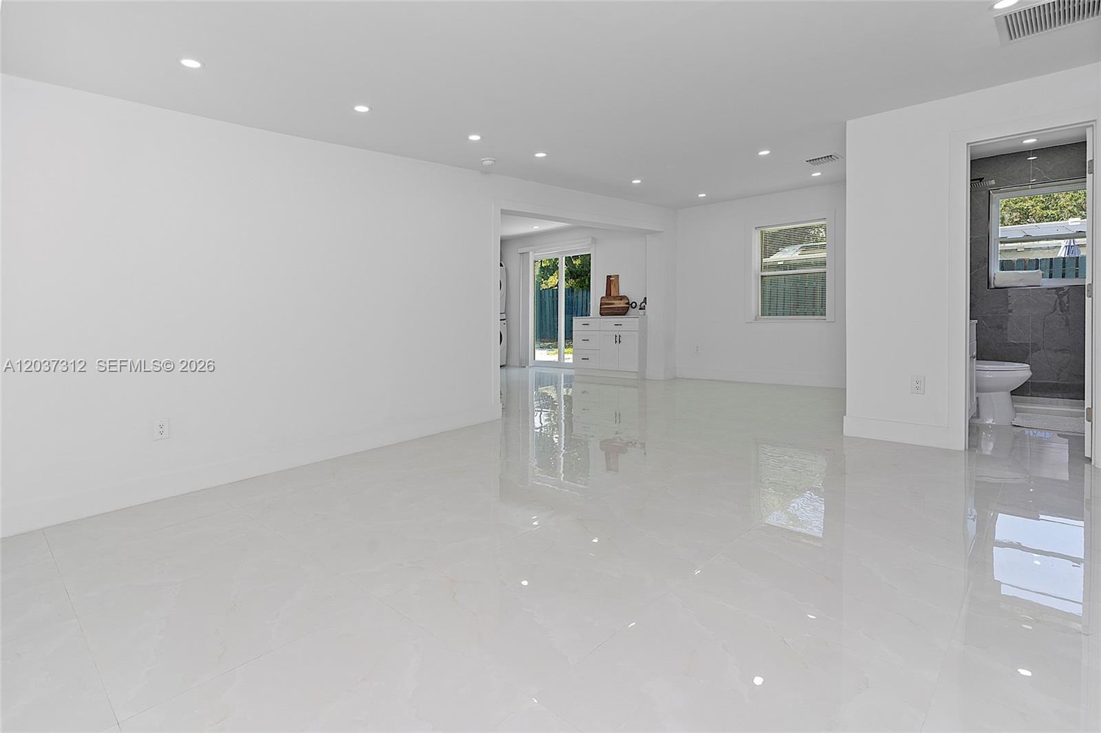 1473 NE 30th Ct — Photo 4
