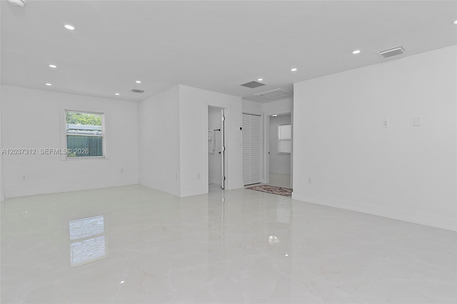 1473 NE 30th Ct — Photo 5