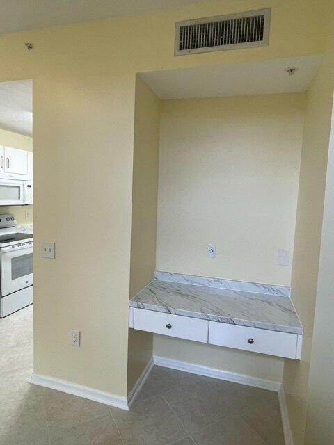 1136 TOWN CENTER Drive # 23 — Photo 5