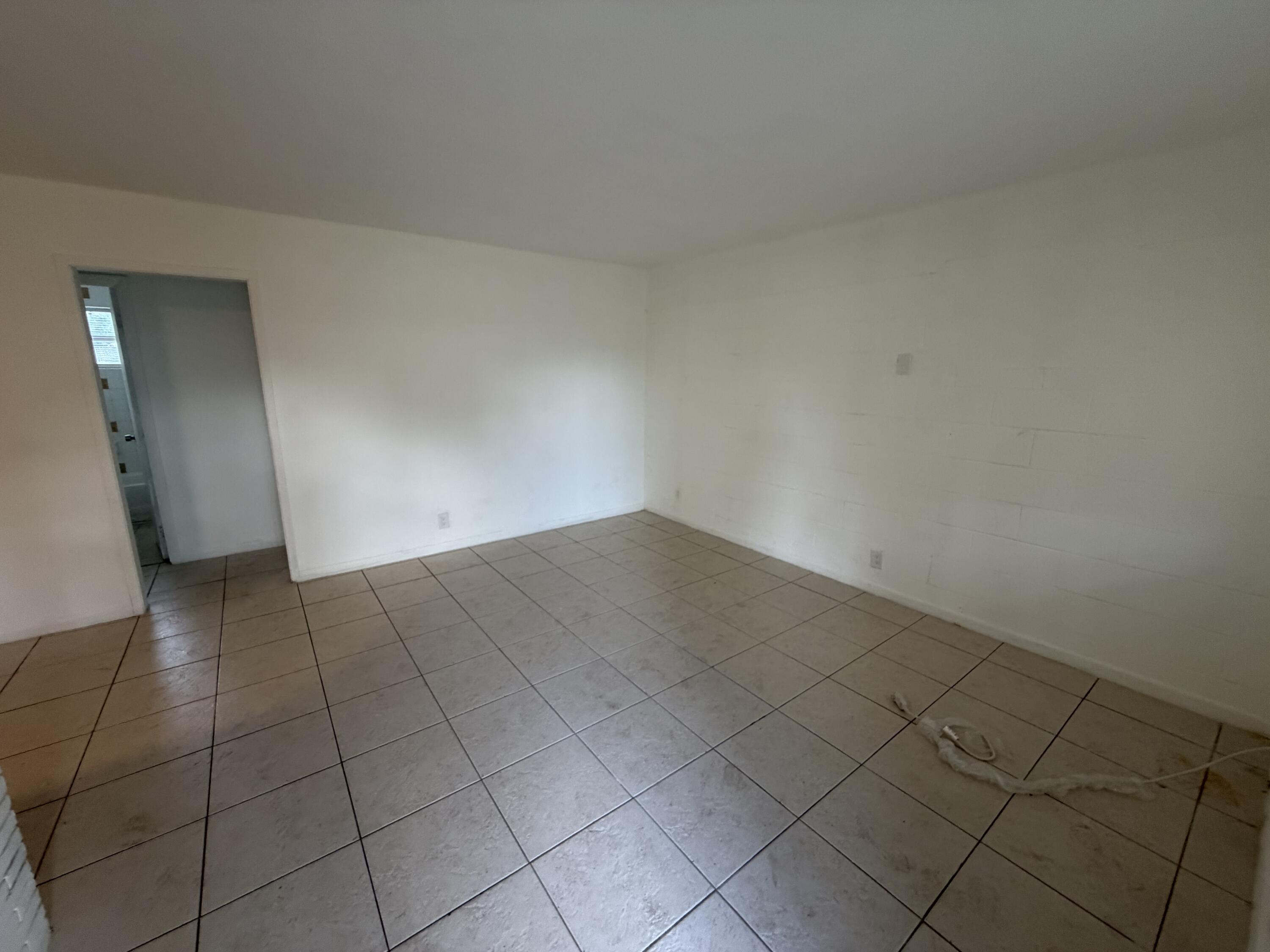 711 NW 4TH Avenue # 2 — Photo 3