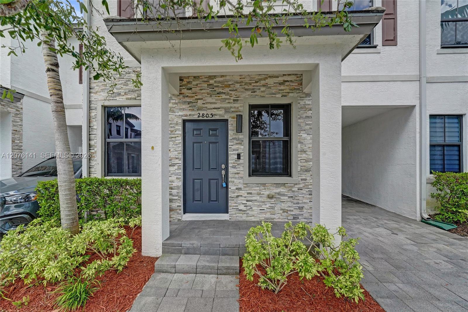 2805 SW 17 Avenue # 0 — Photo 2