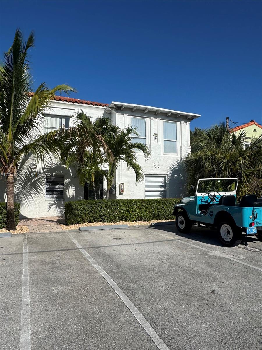 2816 Pine Tree Dr # 3, Miami Beach FL 33140