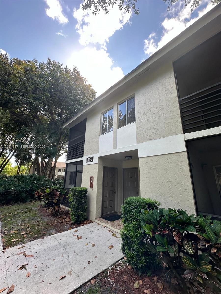 300 Gardens Dr # 201 — Photo 2
