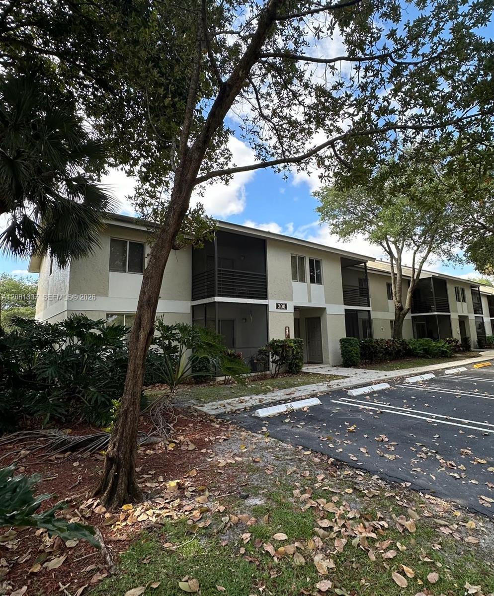300 Gardens Dr # 201 — Photo 3