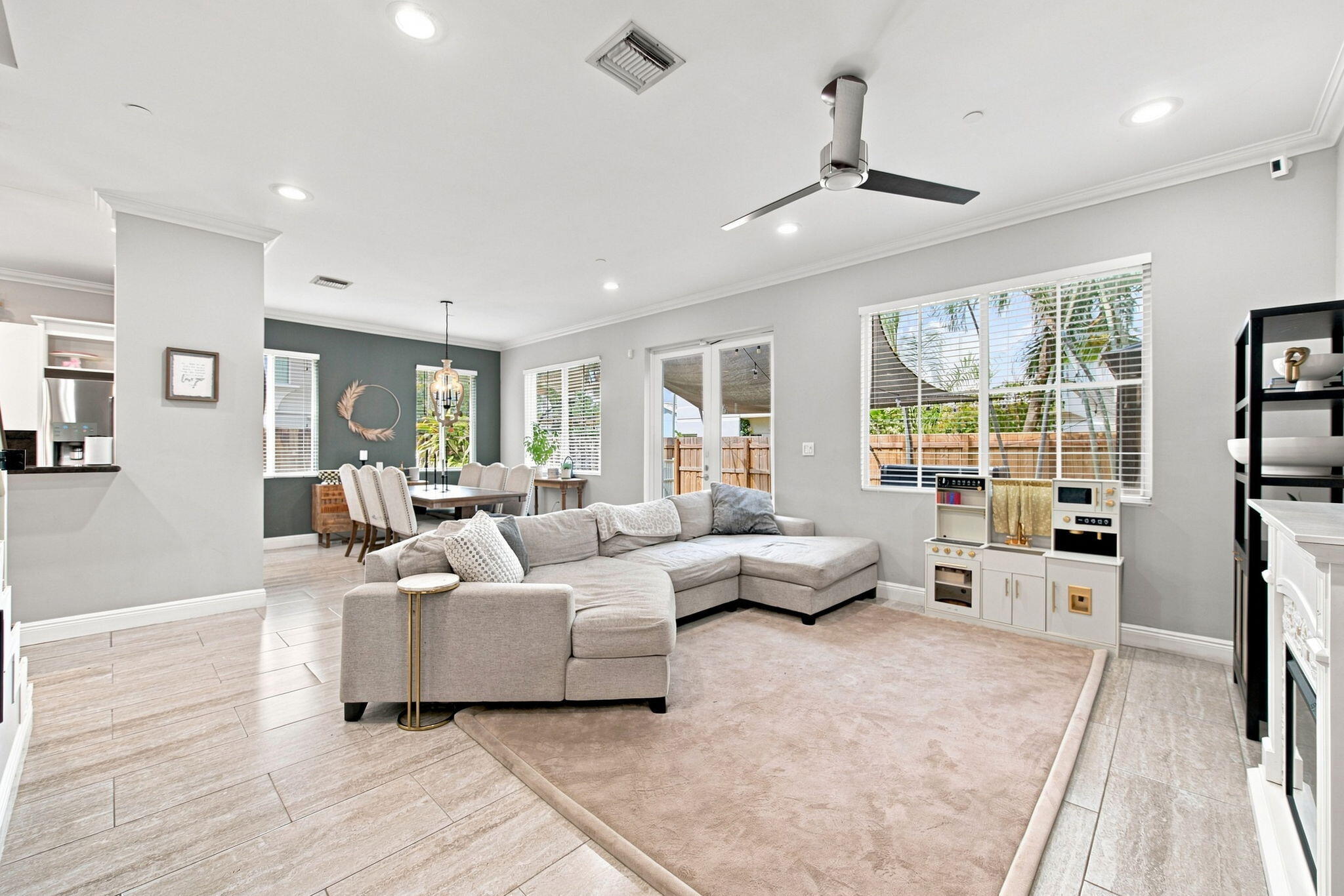 633 NE 11TH Avenue — Photo 3