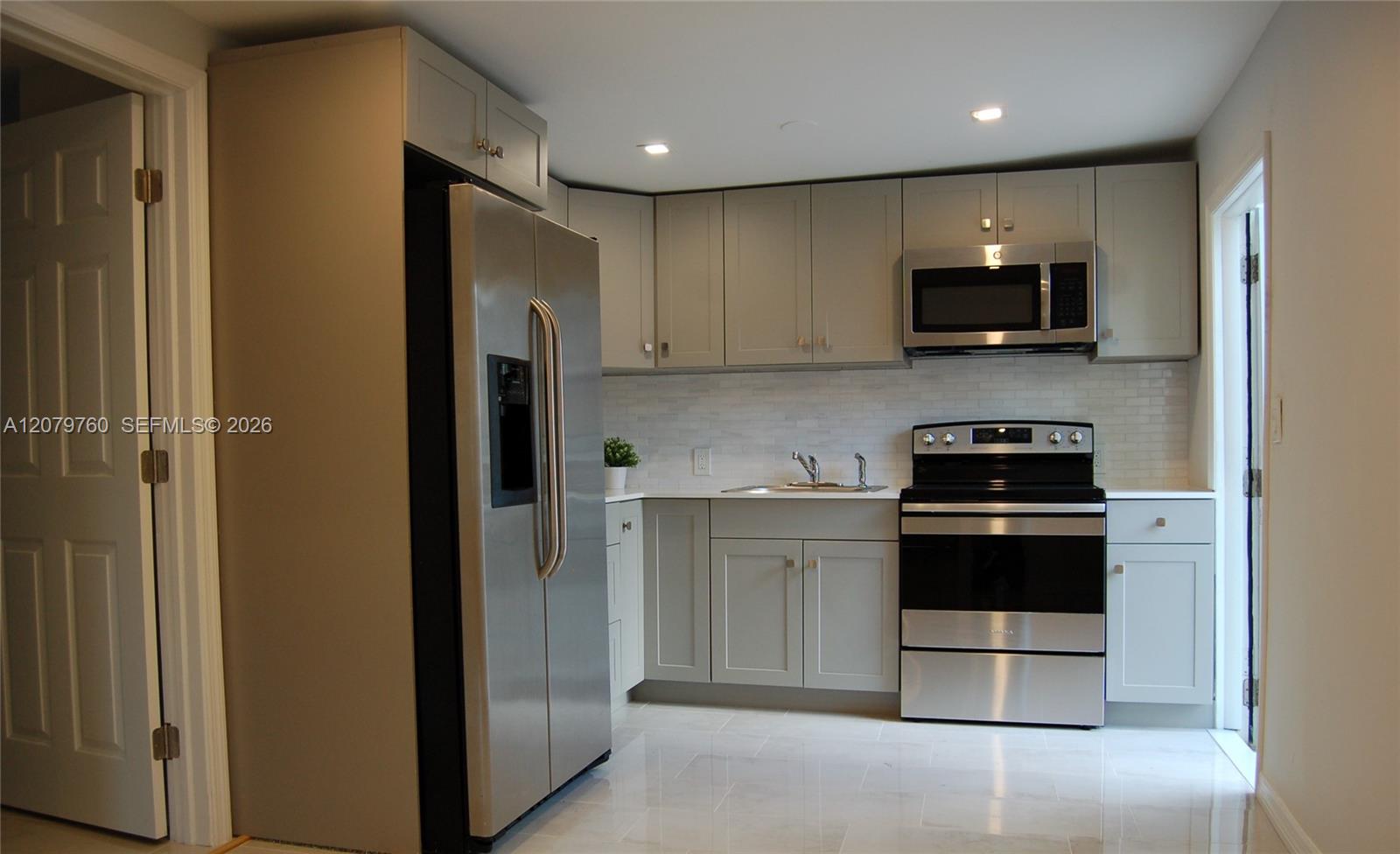 2140 SW 25th St # 2140 — Photo 2