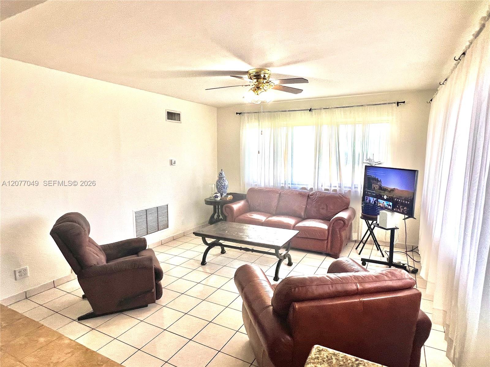 106 N 32nd Ave — Photo 3