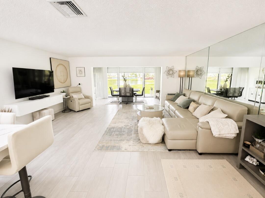 8210 Casa Del Lago # C — Photo 5