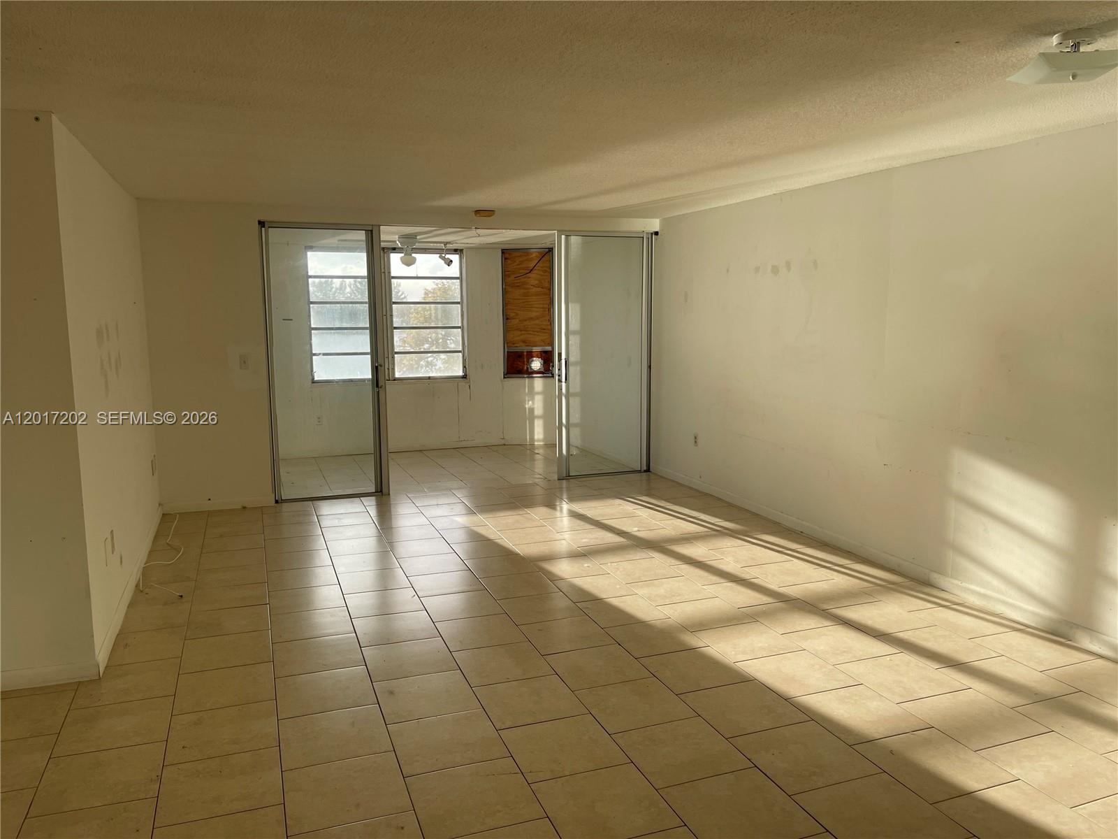 1660 NE 191st St # 1, Miami FL 33179